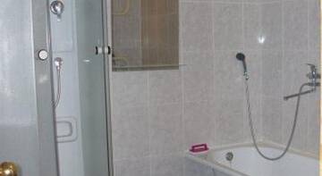 Фото номера Двухместный номер с 2 отдельными кроватями и общей ванной комнатой Гостиница в Старой Руссе г. Старая Русса 3
